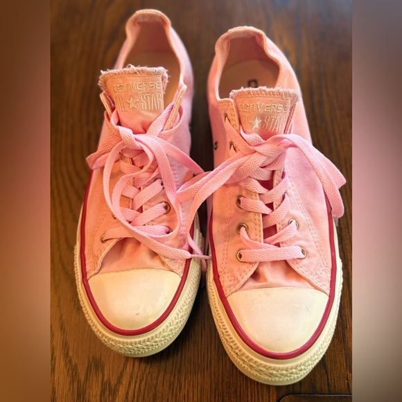Pink Converse sneakers, size 8 Pre worn but much life is left! Lovely - Picture 5 of 10